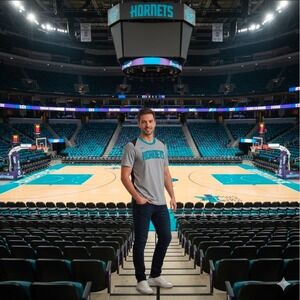 Nike Dri Fit Charlotte Hornets Shirt Mens Medium Gray‎ Crew Neck NBA Basketball